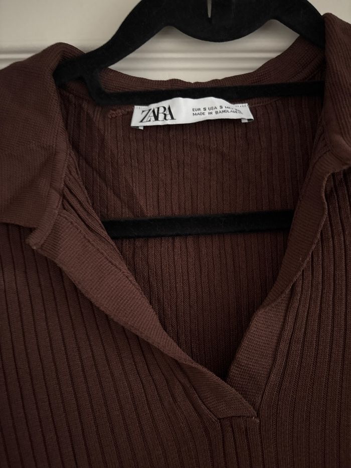 Top côtelé Zara marron col polo - photo numéro 2