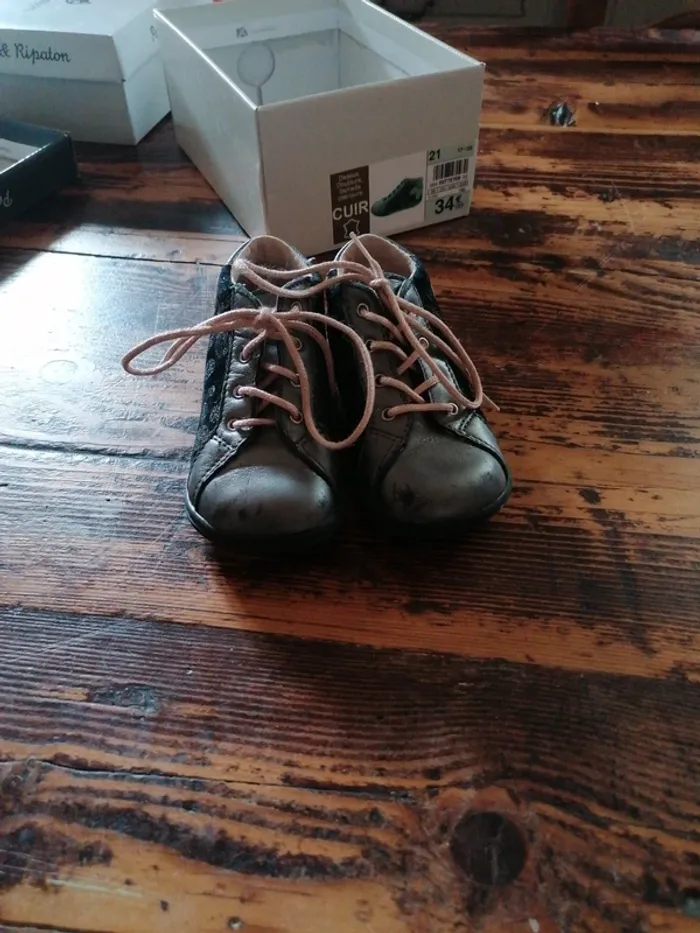 Chaussures à lacets pointure 21