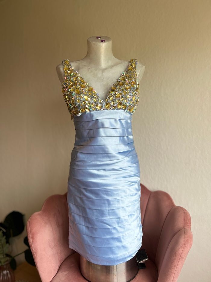 💙 Robe courte satinée bleu ciel FESTAMO – Taille 36 – Neuve sans étiquette 💙 - photo numéro 4