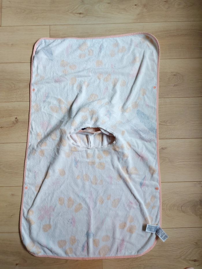 Cape de bain et maillot de bain - photo numéro 3