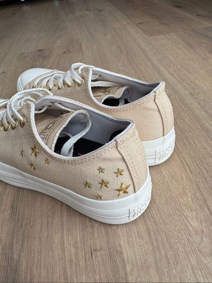 Baskets Converse taille 39 - photo numéro 2