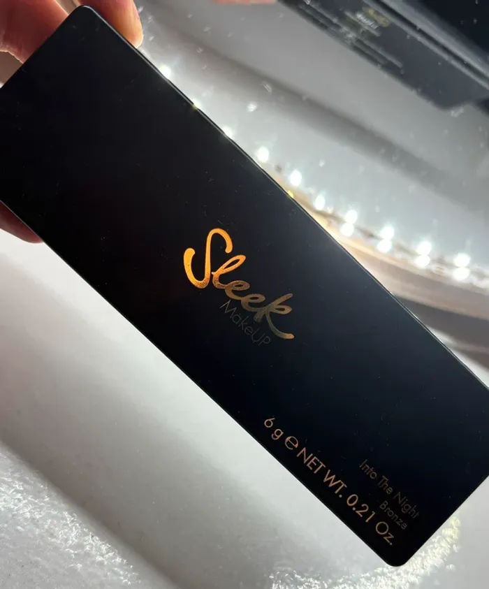 Sleek bronze palette