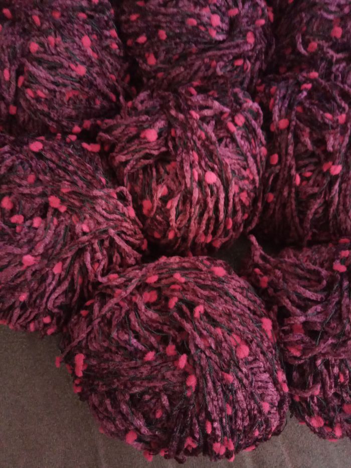 Lot de 10 Pelotes Velours Pompon (Prune, Noir et Rose Fuchsia) - Lot Neuf - photo numéro 2