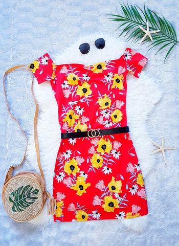 Robe rouge à motifs fleuris-T.S ou T.36 🖤