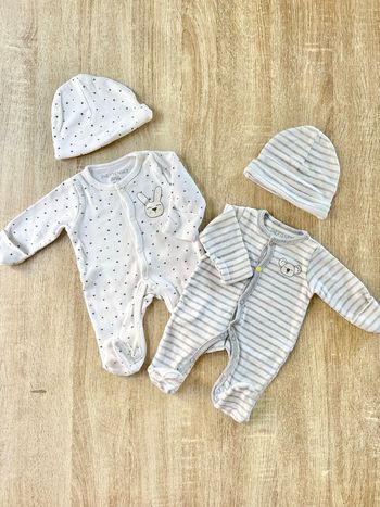 2 pyjamas & bonnets bébé fille 