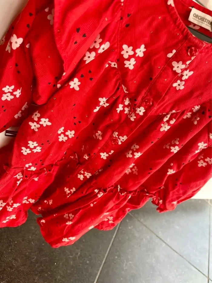 Robe rouge à fleurs - photo numéro 2
