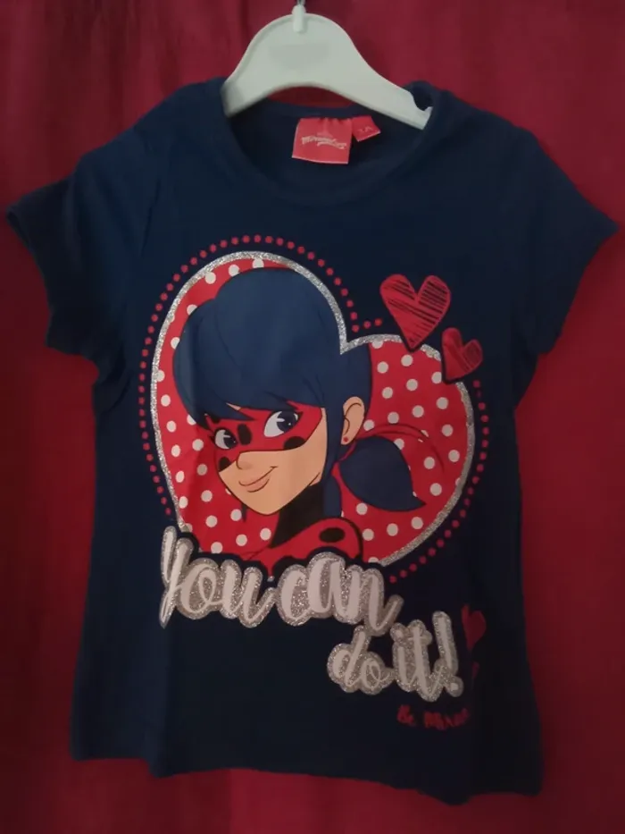 Tee shirt manches courtes 3 ans (58) vendu seul 3 euros et vendu par 2 (les deux mêmes 5 euros )