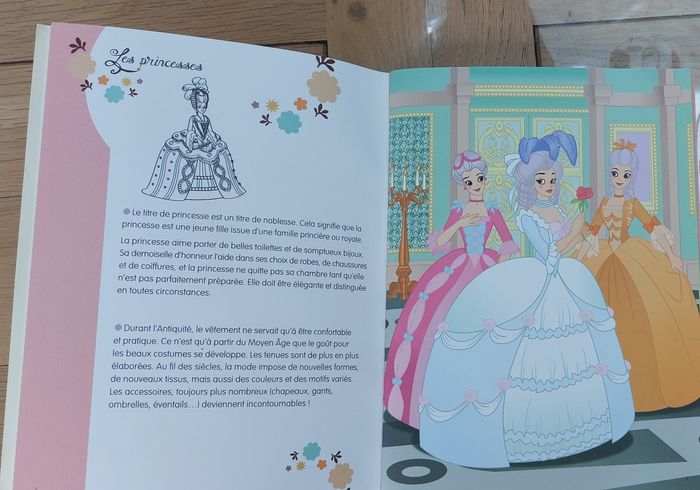 Lot de 2 cahiers d'activités Princesse Lot de 2 cahiers d'activités Princesse. 
Le 1er comporte des stickers à coller.
J'ai entouré sur les photos les stickers manquants et il manque 2 croquis.
Les autres n'ont pas été réalisés. 
Le 2è - photo numéro 8