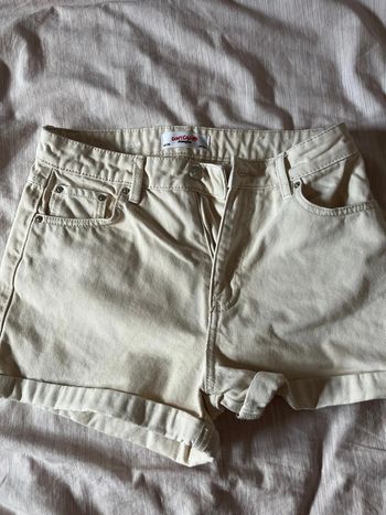 Short beige