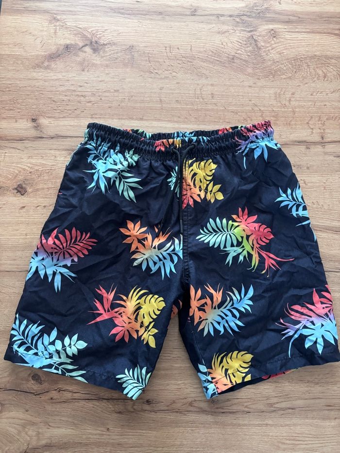 Short de bain noir et motifs palmiers multicolores taille 10-11 ans Primark - photo numéro 1