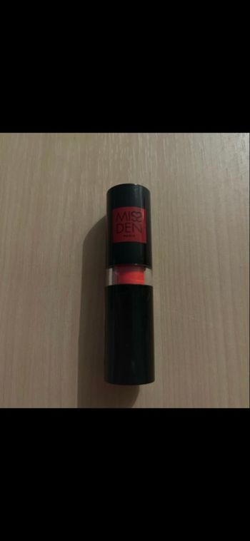1 rouge à lèvre miss den neuf 