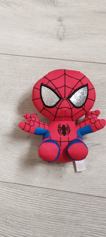 Petite peluche spiderman ty marvel 