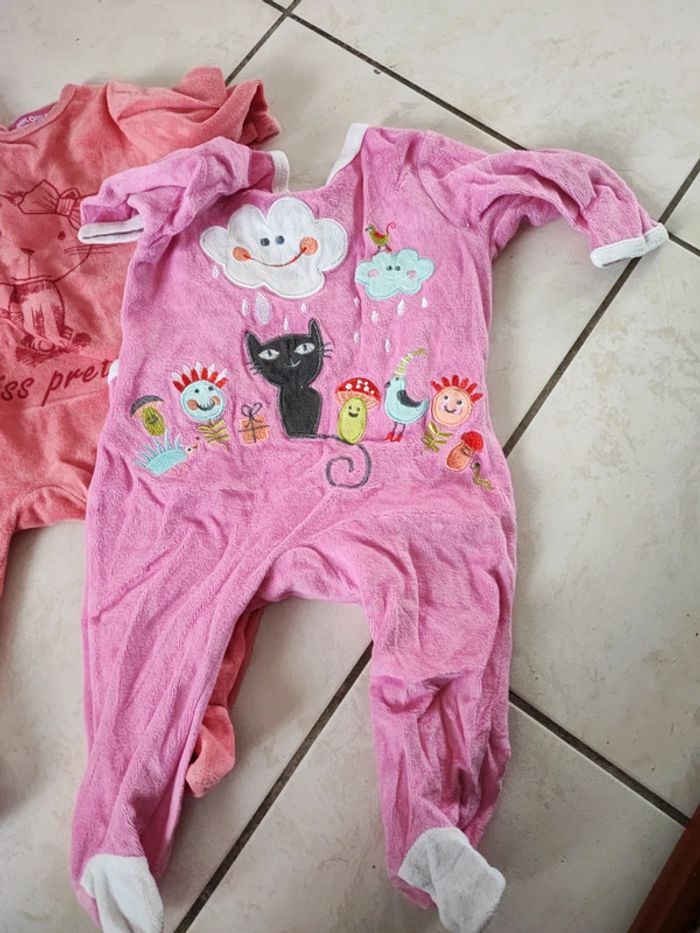 Lot pyjamas 6 mois - photo numéro 2