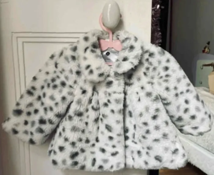 Manteau fausse fourrure blanc à pois noirs bébé 3 mois