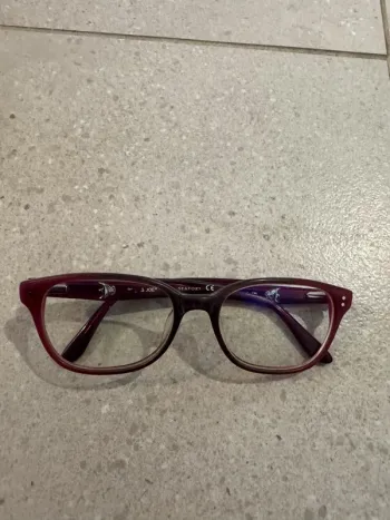 Lunettes de vues Paul & Joe Phenix33 GD68, il y a des petites marques d'usures