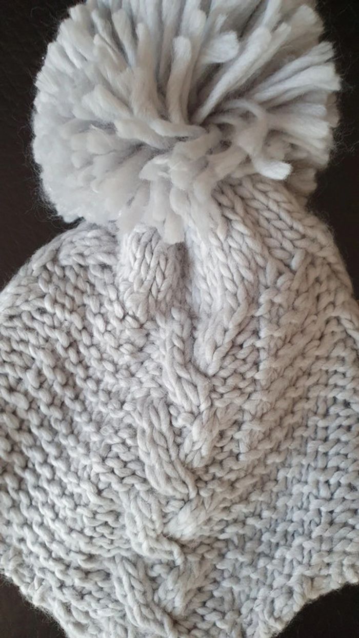 Bonnet gris doublé en polaire avec pompons et cache-oreille, 6-12 mois - photo numéro 3