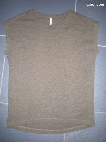 Tee-shirt fille Only kaki 9 / 10 ans + don d'un pyjama