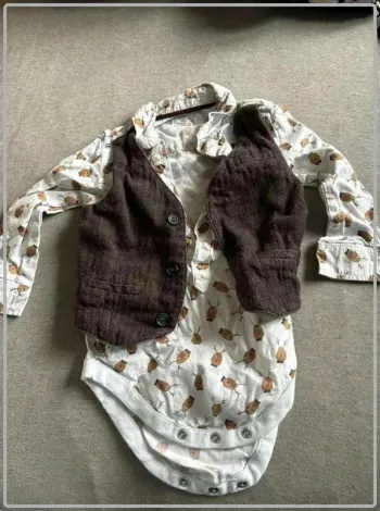 Tres  jolie body  habiller 6-9mois primark