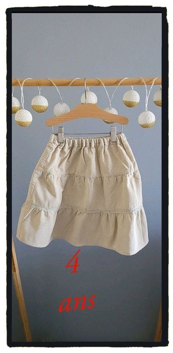 4 ans autre jupe beige en velours légère a élastique autom hiver /Excellent état