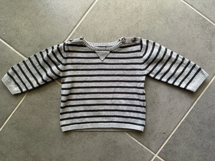 Pull rayé gris noir Taille 12 mois