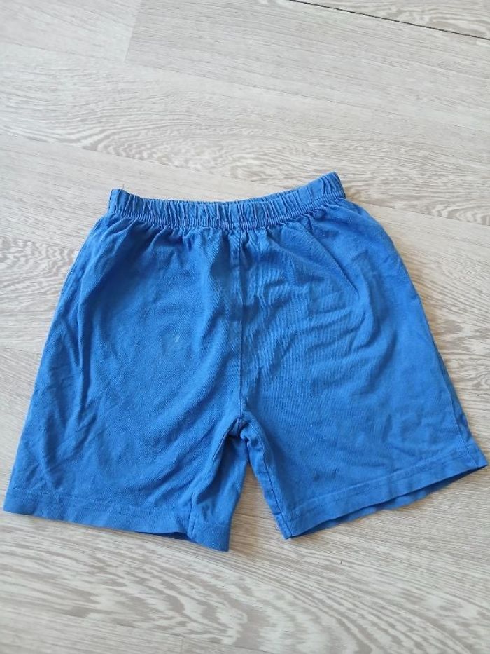 Short 3 ans