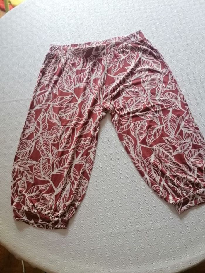 Beau panta short genre sarouel comme neuf de très belles qualités