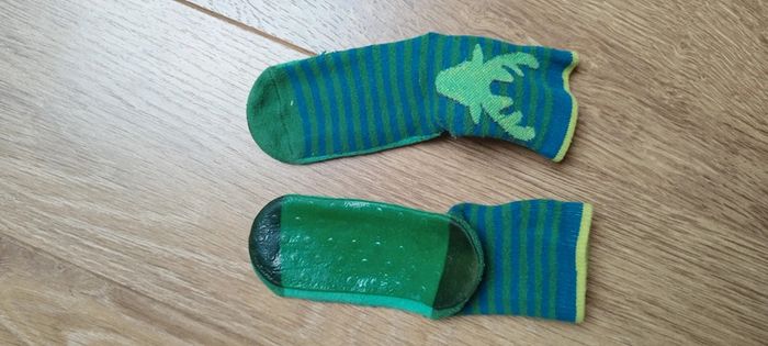 Chaussettes antidérapantes vertes - taille 21 (13 cm)