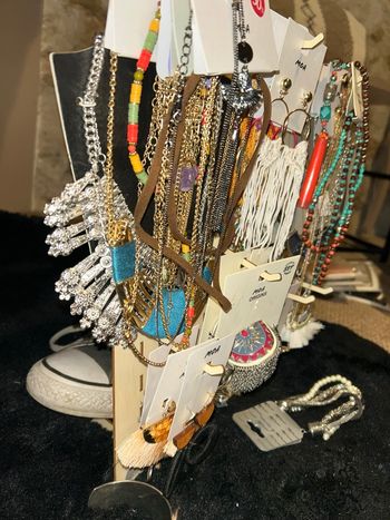 Lot 4 bijoux pour revendeur