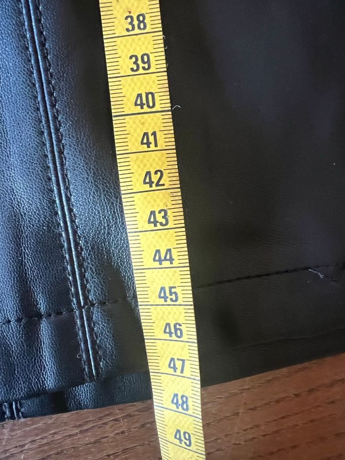 Jupe noire - photo numéro 4