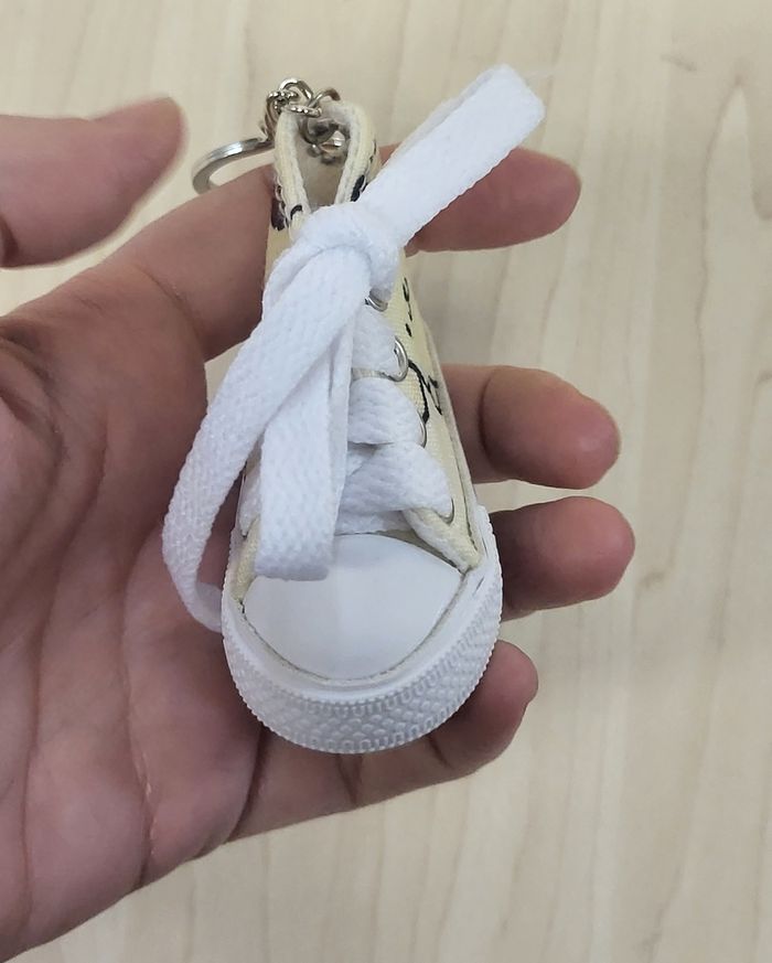 Porte-clé Sanrio Sneaker Pompompurin - photo numéro 6