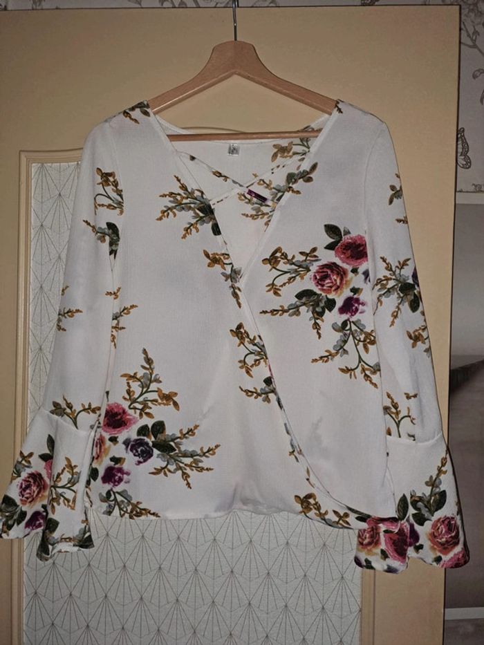 Jolie blouse femme fleurie blanche comme neuve fashion L