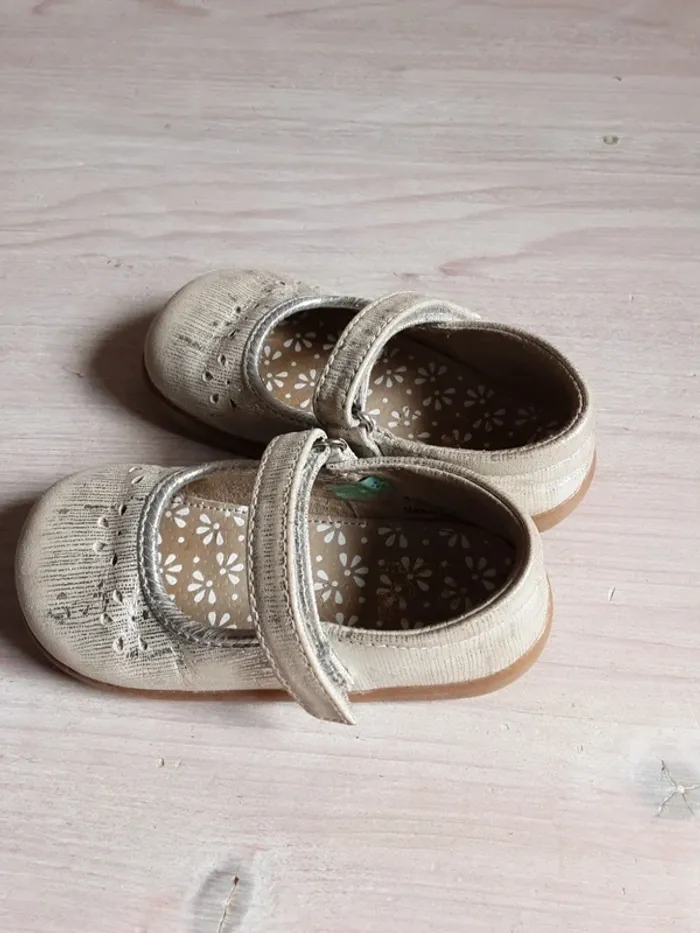 Chaussures sandales ballerines cuir T. 8 US (25 EU) - photo numéro 3