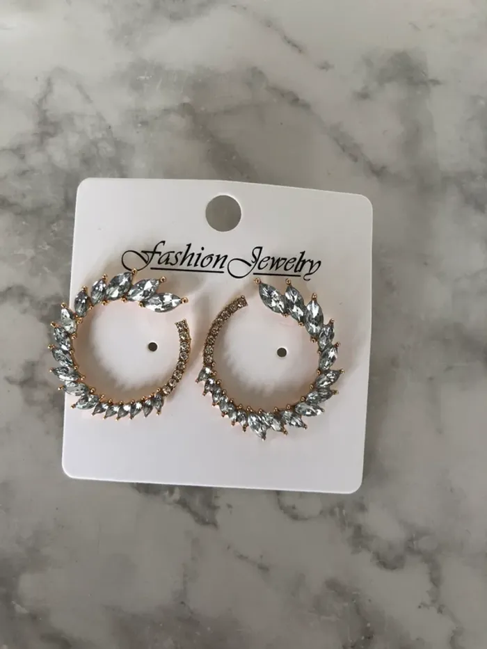 Boucles d’oreilles anneaux strass