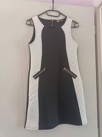 Robe noire et blanche