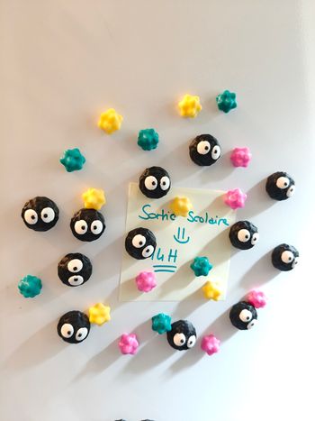 Super lot de 30 aimants Susuwatari & étoiles colorées – Style Ghibli 