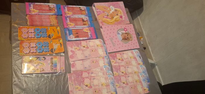 Lots fournitures barbie - photo numéro 8