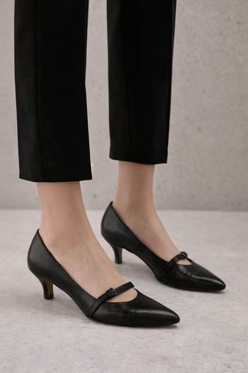 escarpins noirs en cuir petits talons Taille 39 R.Lipty