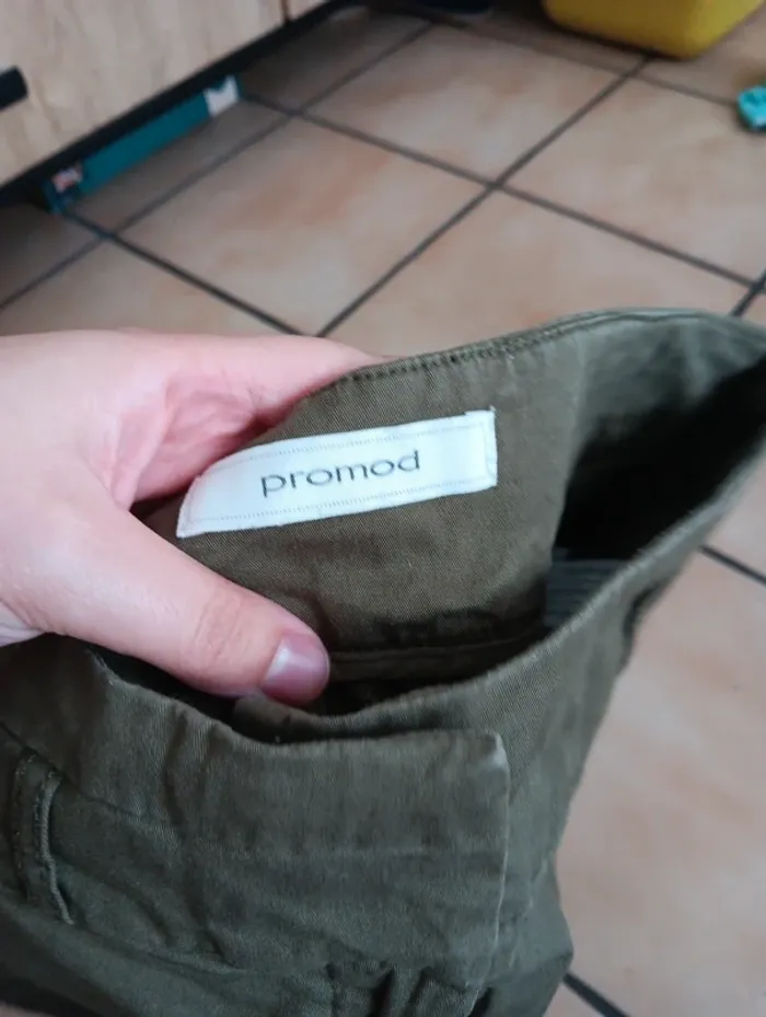 Short kaki - photo numéro 2