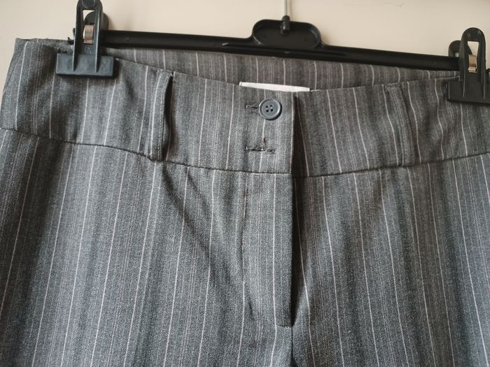 Pantalon gris rayé - photo numéro 2