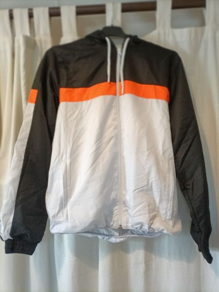 Gilet sweat à capuche blanc style survêtement ou coupe vent