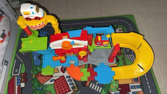 Maxi caserne de pompiers interactif Tut Tut bolides - photo numéro 2