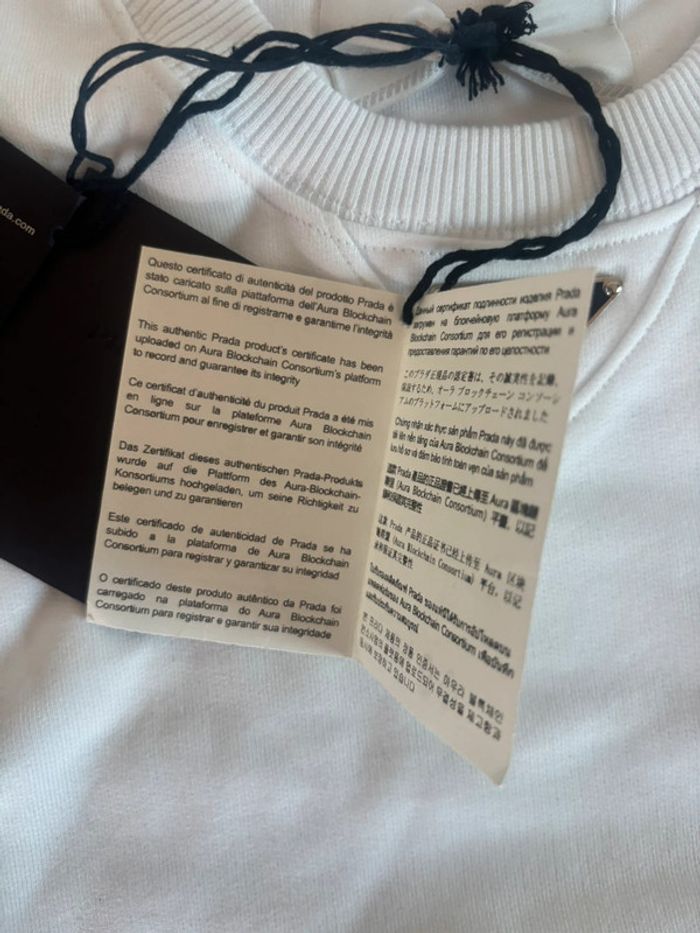 Sweat Prada blanc logo triangle en métal en dessous du col - photo numéro 6