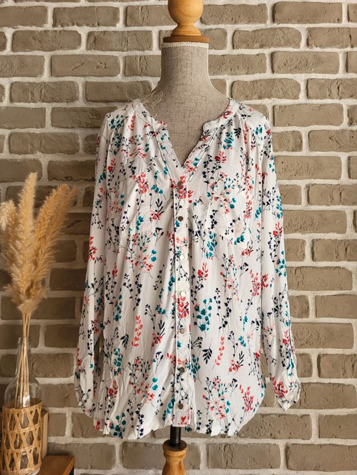 Blouse fluide boutonnée fleuri