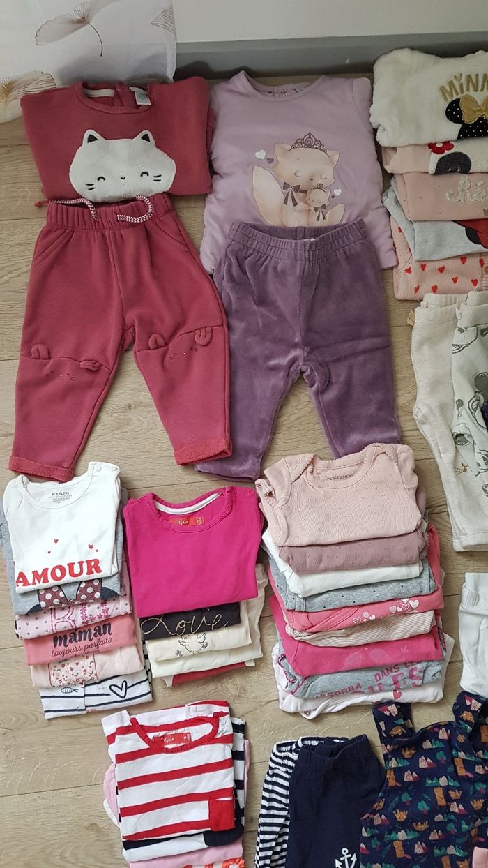 Gros lot de vêtements bébé fille 9 mois (57 pièces). Prix négociable - photo numéro 5