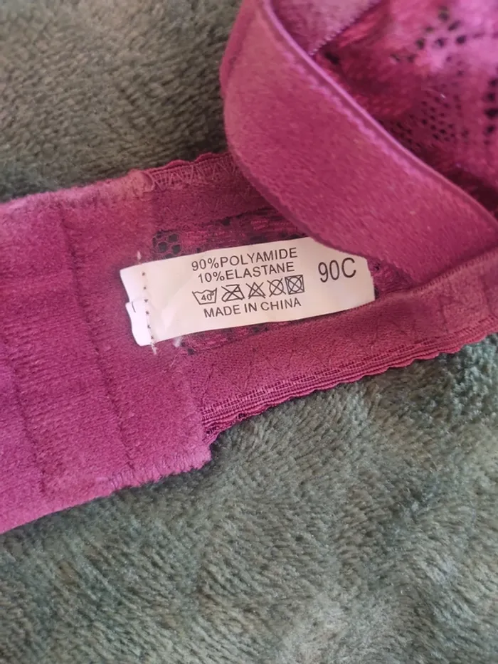 Soutien-gorge dentelle aubergine 90C bon état - photo numéro 6