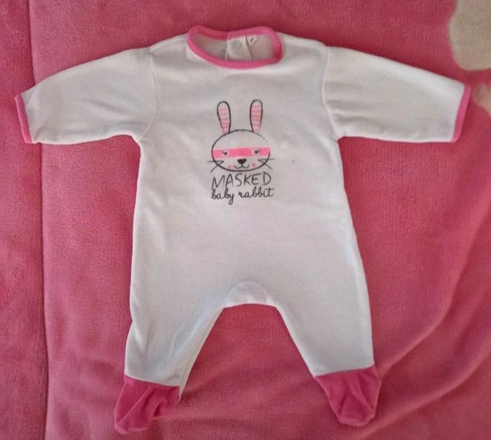 Pyjama taille naissance en très bon état