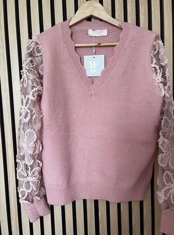 Pull rose pastel avec manches en dentelle