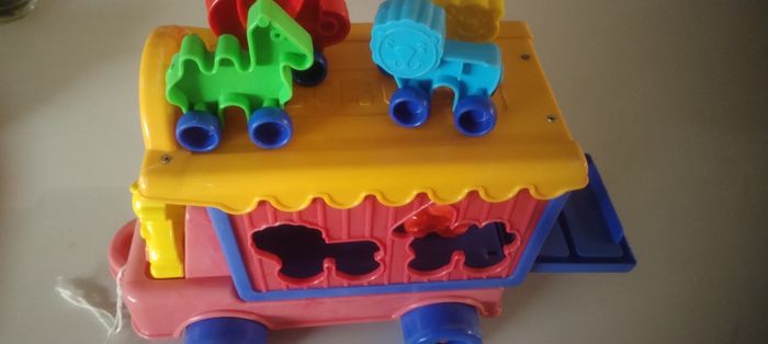 Camions  cirque avec formes animaux