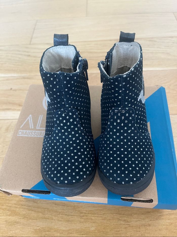 Adorables bottines grises foncées à pois blancs, marque Alma, taille 21. - photo numéro 2