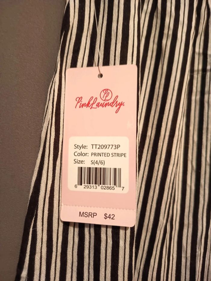 Jupe mi longue. Marque pinklaundry. . Taille smocké. Rayée noire et blanc . - photo numéro 6